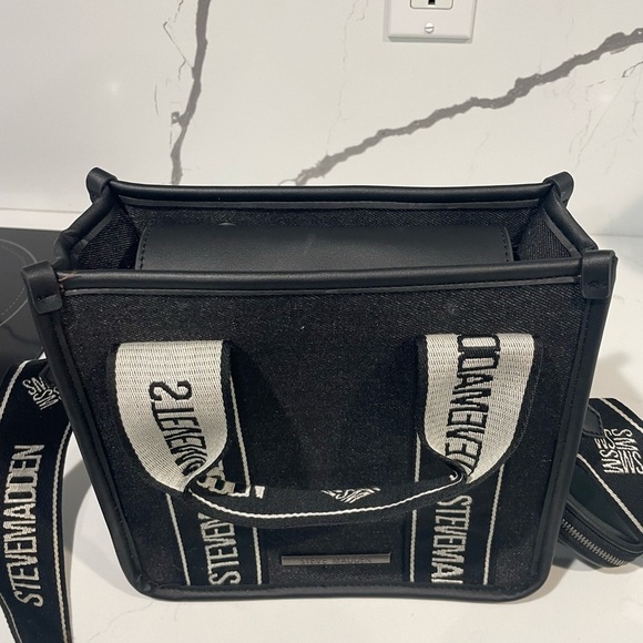 Steve Madden Black Messenger Bag Sleek and Minimalist - Picture 15 of 16